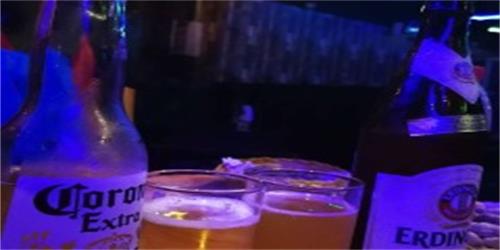 子辰酒吧